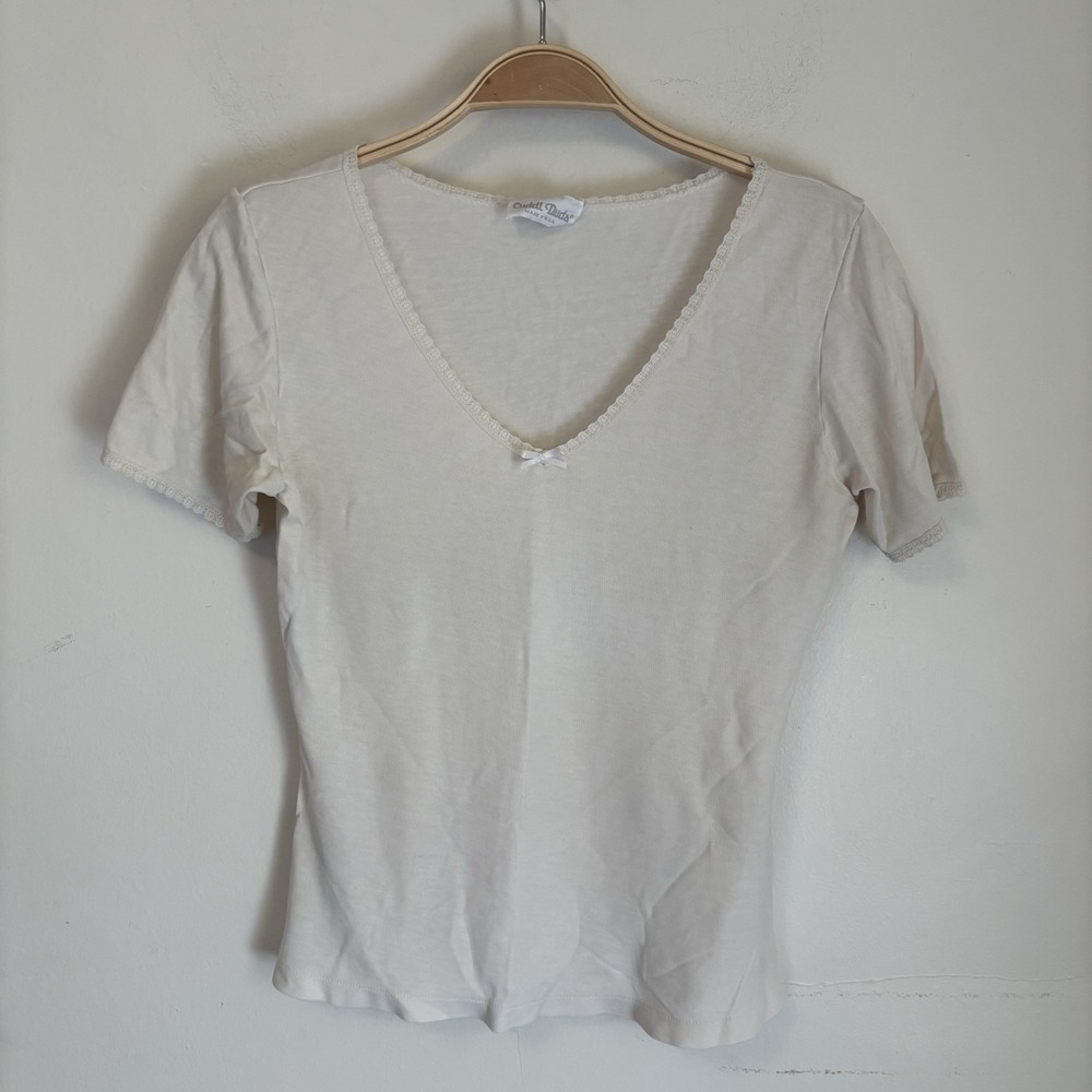 Y2K Women's Baby Tee Shirt Cream V-Neck Cottagecore Dainty Lace Trim Small - Des